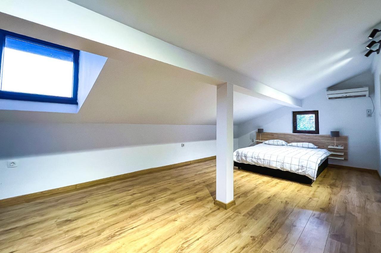 Deluxe Central Rooms カルロヴォ エクステリア 写真